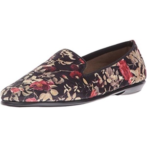 image:imageAerosoles Womens Betunia SlipOn Loafer with Memory Foam FootbedBlack Floral